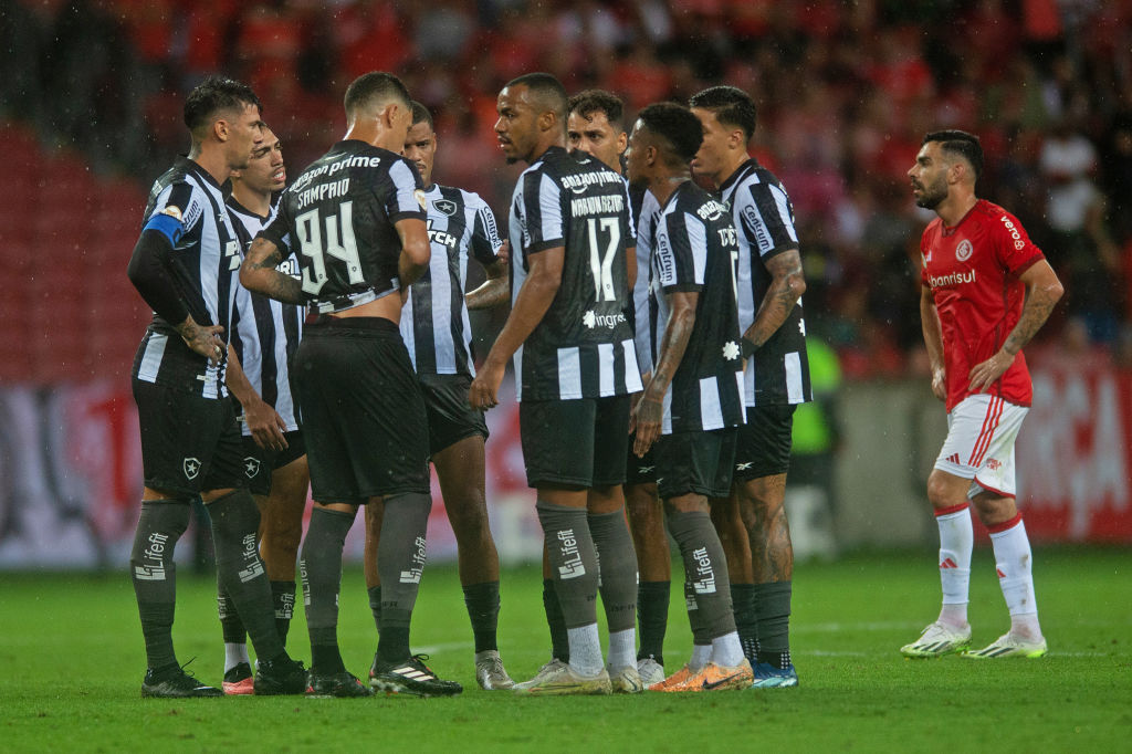 Internacional v Botafogo - Brasileirao 2023