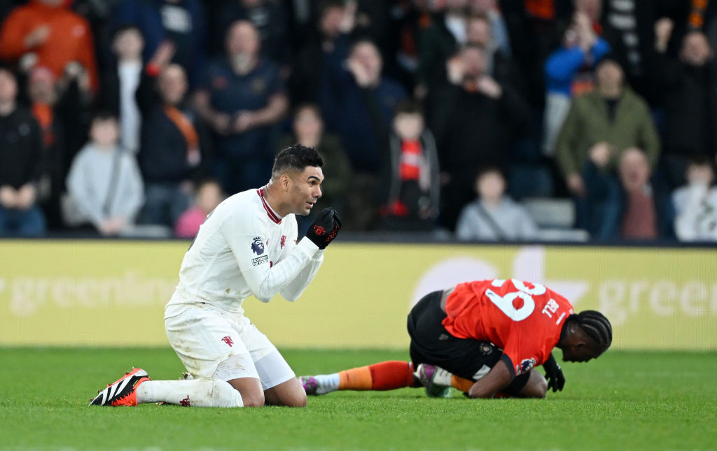 Luton Town v Manchester United - Premier League