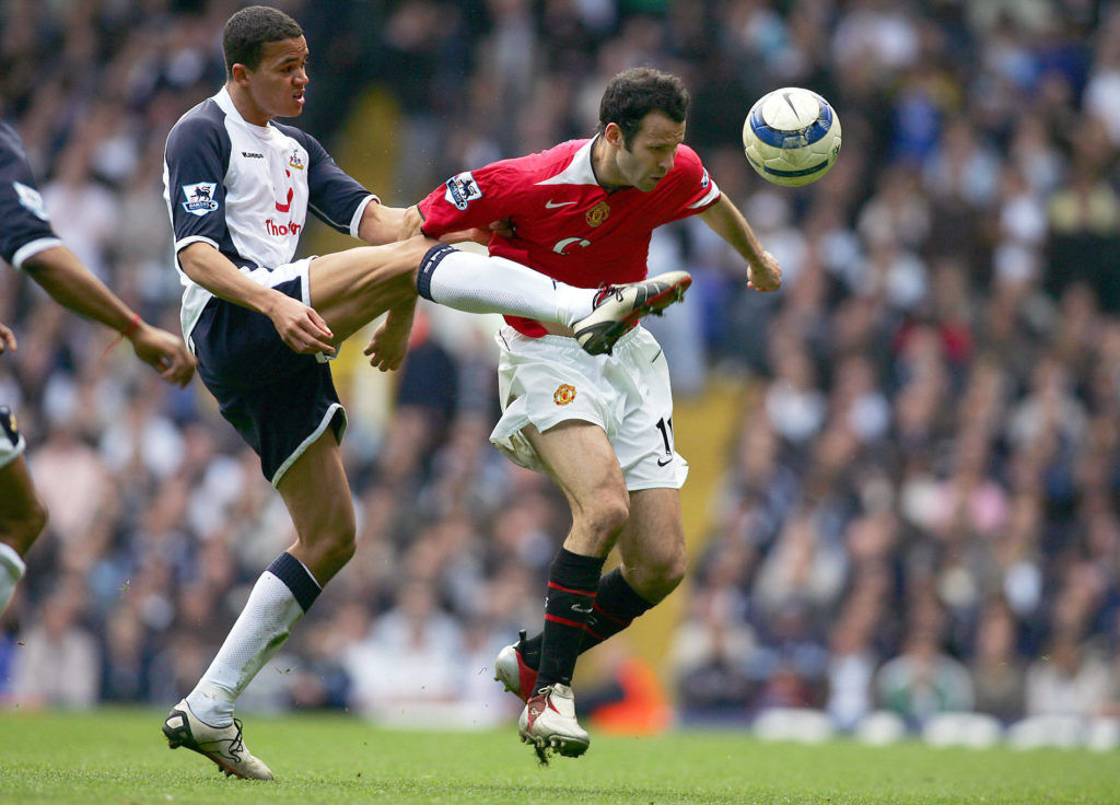 Tottenham Hotspurs' Jermaine Jenas (L) c